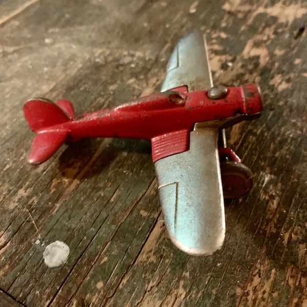 Hubley Red Fighter Plane Silver Wings, No Propeller