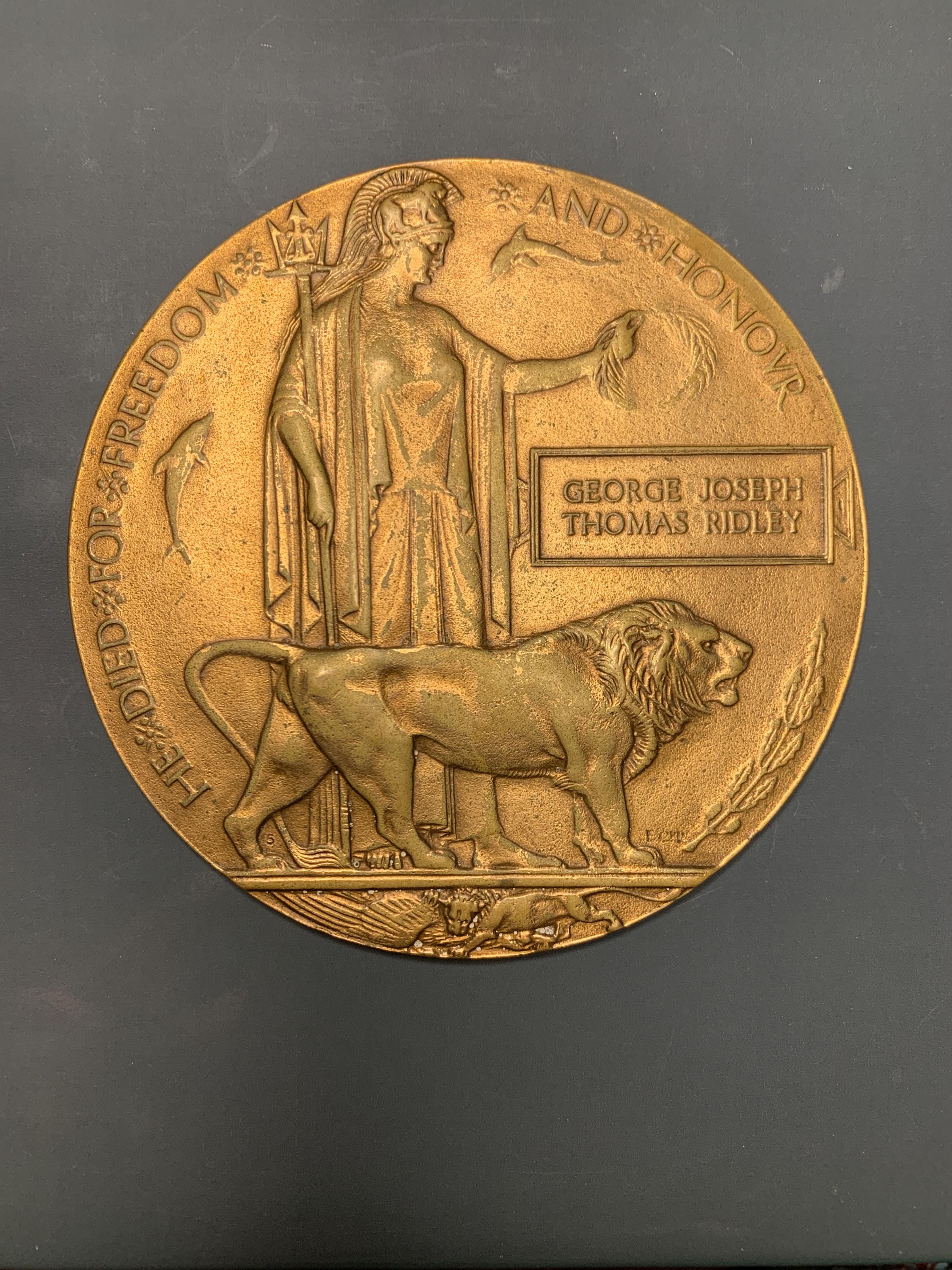 Antique Original WW1 1917 Bronze Death Medal Plaque, Private