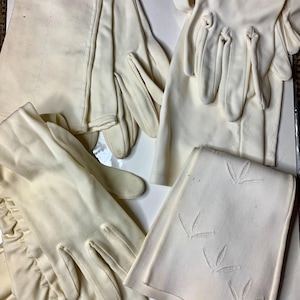 4 Pairs of Vintage Off White, White Gloves 1950s, Mid-Century Burlesque Rockabilly