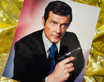 james bond cigarette gun 007 Man With the Golden Gun - Replica Kit BOND - Prop & Chunghwa Cigarette  Box - First Light - Roger Moore