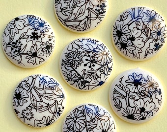 6 Vintage White Round Flower Cabochons with Flowers 20mm