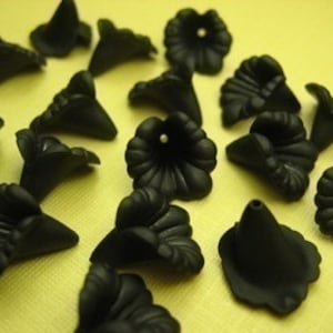 20 Large Vintage Black Calla Lilly Lucite beads 15mm image 1