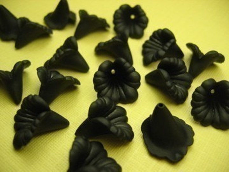 20 Large Vintage Black Calla Lilly Lucite beads 15mm image 1