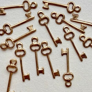 6 Small Vintage Brass Key Charms 14mm
