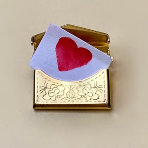 6 medallones de sobre de carta de amor de latón dorado con patrón floral para hacer joyas, dijes, colgantes, collares de fotos, 21 mm x 16 mm