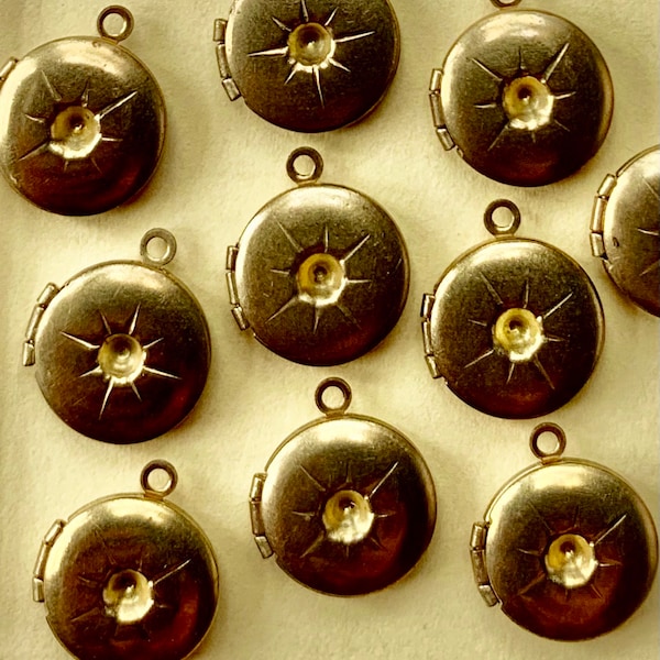 6 Vintage Brass Round Gold Pendant Lockets with Star 13mm