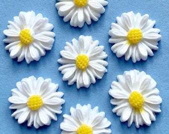 6 White and Yellow Daisy Flower Resin 13mm Cabochons