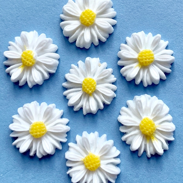 6 White and Yellow Daisy Flower Resin 13mm Cabochons