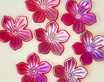 6 stora rosa fuchsia skimrande pärlor med blomma, harts, hål i mitten, 23 mm