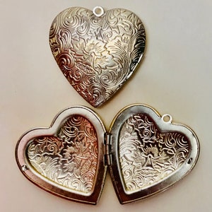 6 Large Gold Brass Heart Locket with Floral Center for Jewelry Making Charms Pendants Photo Necklaces Memory Cremation 40mm