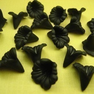 20 Large Vintage Black Calla Lilly Lucite beads 15mm image 2
