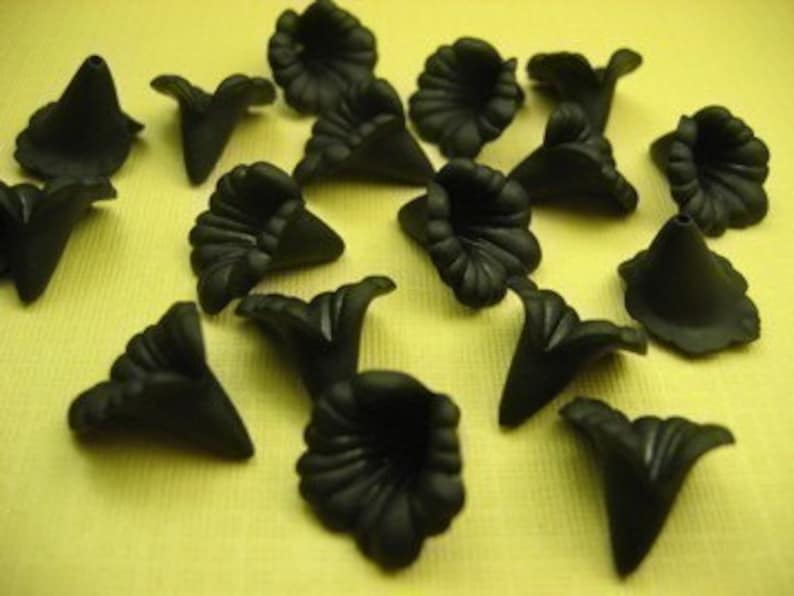 20 Large Vintage Black Calla Lilly Lucite beads 15mm image 2