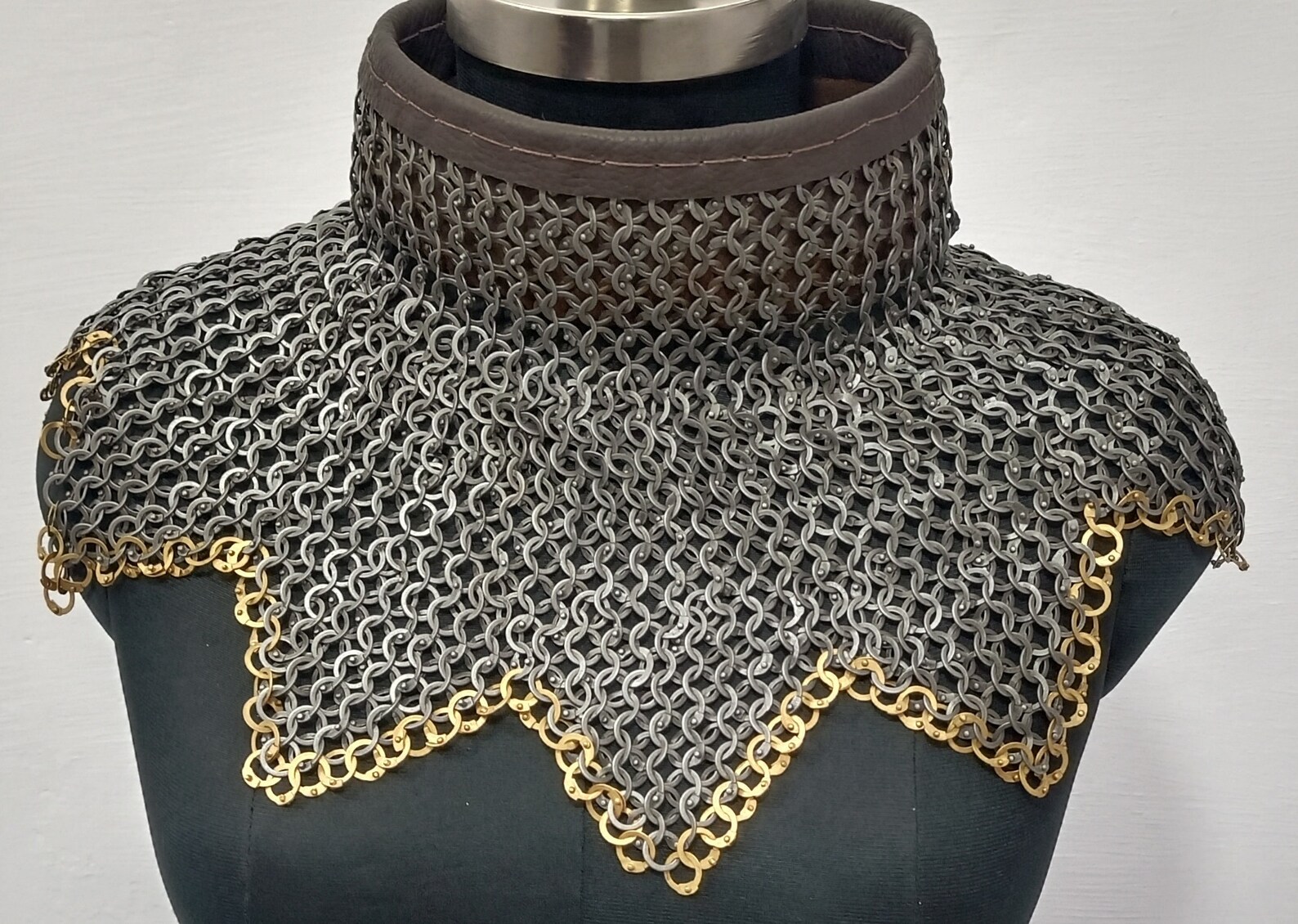 Chainmail Av Entail Flat Ring Riveted With Washer With Designer Brass ...
