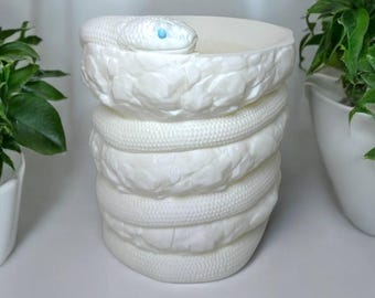 3D Snake Vase: Modern White Planter Pot