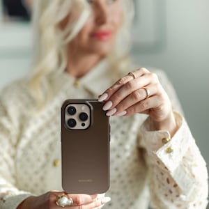 Coque de portable ombrée chocolat pour lui | Coque pour iPhone 16 15 14 13 12 Pro Max Automne | Coque Samsung pour iPhone d'automne | Coque Huawei | Marron / Classique