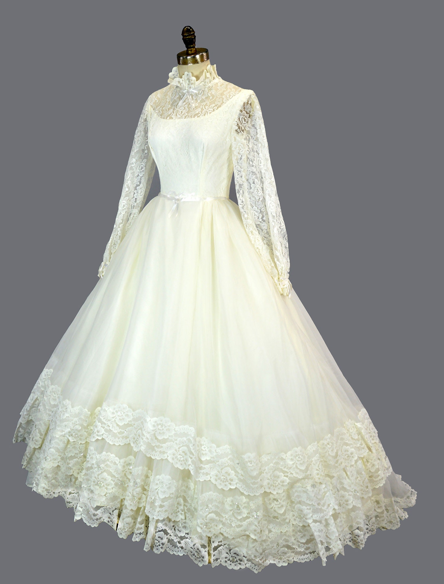 Princess Wedding Gown Of Queen Elizabeth Ii 1970s Prairie Wedding Dress S Vintage Bridal Originals Lace Princess Wedding Gown Of Queen Elizabeth Ii 1970s Prairie Wedding Dress S Vintage Bridal Originals Lace