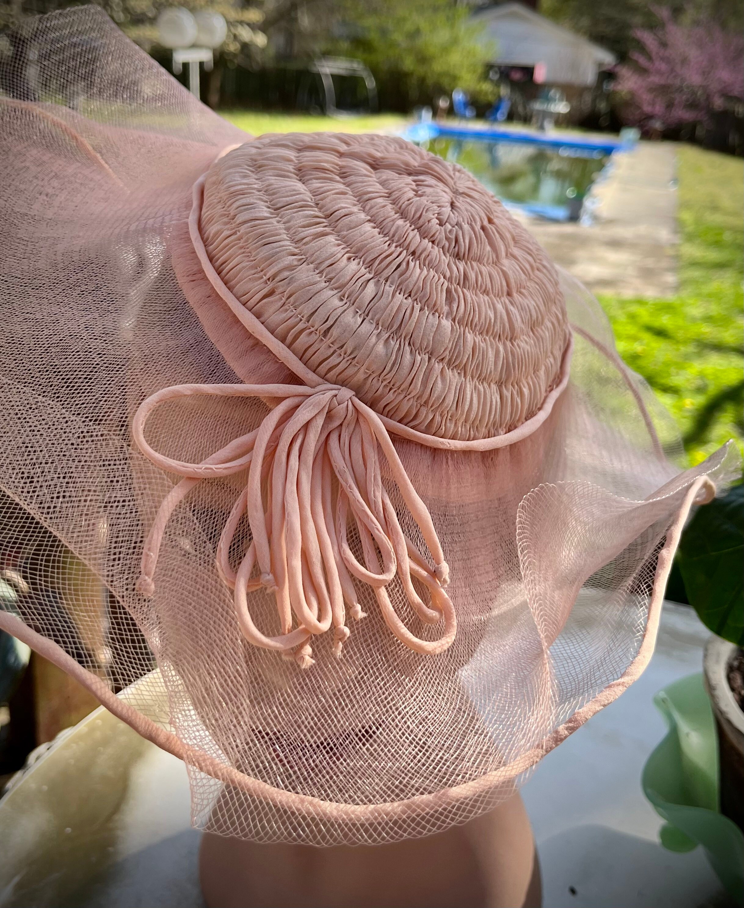 Vintage & ADORABLE Black Lazarus of Roanoke hat w/ peach details on both sides 1930s Lazarus Custom Made Hat ~ Vintage Fine Pleats Peach  main image 4