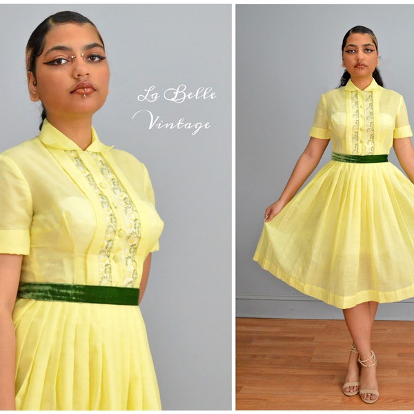 Robe jaune soleil ~ Charmante robe chemise vintage des années 1950 S ~ Robe brodée transparente Toni Todd