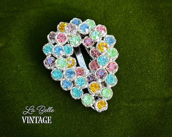 Pinza para vestido Art Déco plateada de los años 30 ~ Diamantes de imitación en tonos pastel Joyería vintage de los años 30