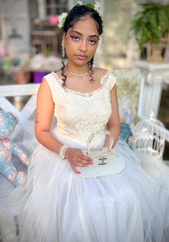1950s Wedding Dress XS S ~ Vintage Sleeveless Chantilly Lace & Full Circle White Tulle Ballerina Skirt ~ Basque Waist 1950s Wedding Dress XS S ~ Vintage Sleeveless Chantilly Lace & Full Circle White Tulle Ballerina Skirt ~ Basque Waist