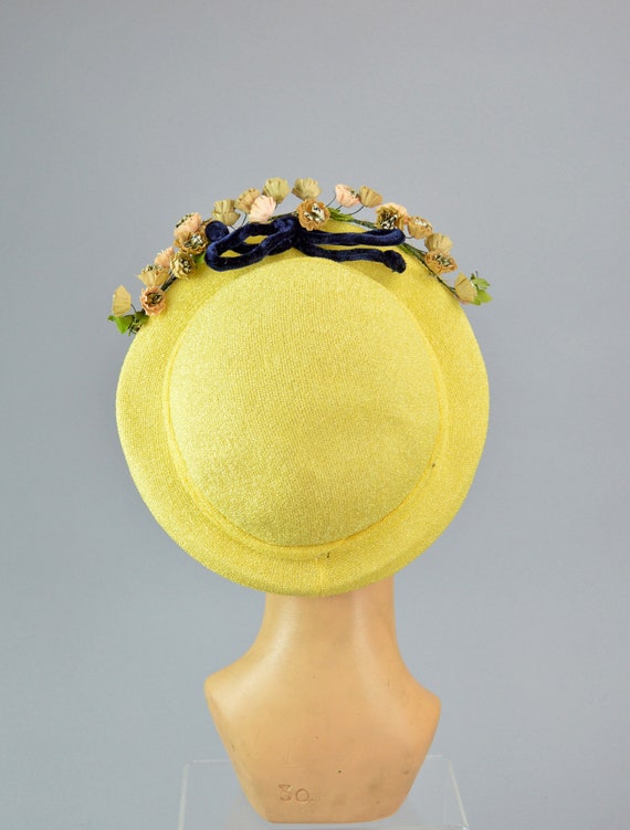 1940s Halo Hat ~ Vintage Soft Yellow Straw Crepe Flow… - Gem display picture 1
