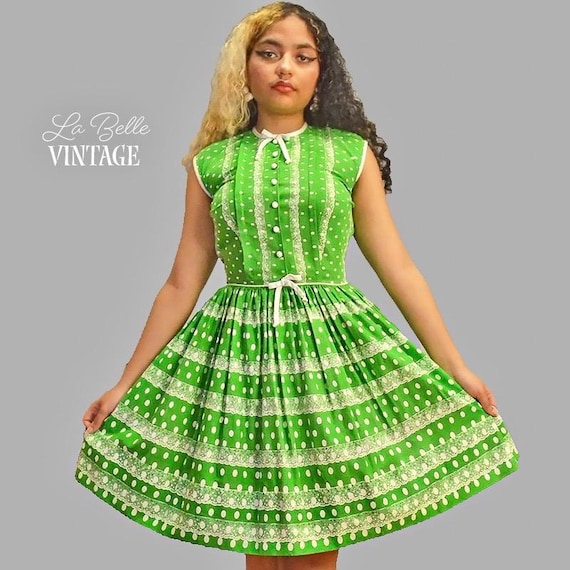 kelly green summer dress 1960s Sundress S M ~ Garden Party Cottagecore Fashion ~ Full Skirt ~ Picnic ~ Fashion Frocks Masquerade dress