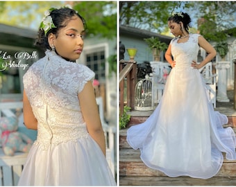 Alencon Lace Wedding Dress M 36B 28W ~ Vintage White Organza Capped Sleeve Gown ~ Matching Fingertip Crown Veil
