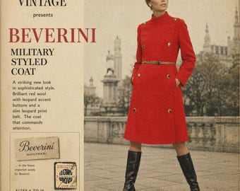 Roter Mini-Mantel aus den 1960er Jahren, Größe S ~ Vintage-Wollmantel im Militärstil ~ Knöpfe und Gürtel mit Leopardenmuster ~ Neuware