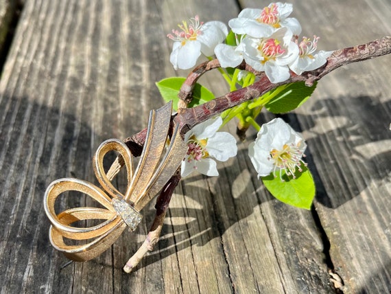 Boucher Bow Brooch ~ Vintage Large Brushed Gold S… - image 3