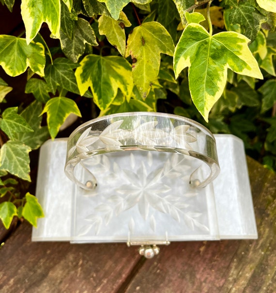 Carved Lucite Purse ~ Vintage 1950s Pearl White &… - image 4