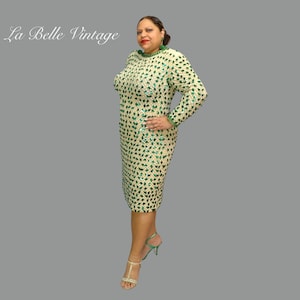 Vintage stickad pärlklänning 14 L XL 1960-tals gröna paljetter stretchig elfenbensvit ull Bombshell festklänning handgjord specialdesignad