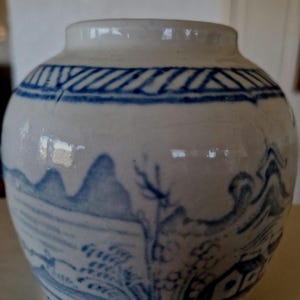 Vintage Blau und Weiß Ingwerglas - handbemalte asiatische Keramik mit Landschaftsmotiv