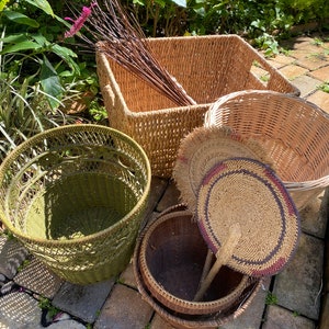 Zestaw koszyków VINTAGE | 7-częściowa kolekcja sztuki plecionej z wikliny, studium tkactwa, organizacja spotkań w domowym biurze, design boho, naturalny brąz i zieleń