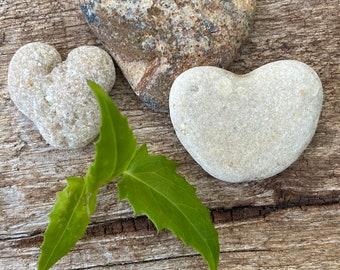 STONE HEARTS | 8 natural undrilled beach stones, organic supplies, love rock, wedding decoration zen, cottage rustic, gift from the sea