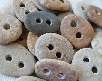 Juego de botones de piedra de 5 x 3/4 pulgadas, piedras de playa perforadas a mano con agujeros de 2 mm, botón de ropa orgánico para costura, encuadernación de libros para tejer para fiestas de bodas