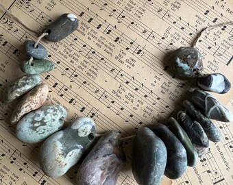 16 PIEDRAS TERRENALES / rocas fósiles pulidas del océano, joyería, cuentas, bosque, viaje, evolución, ciencia, tierra, colgantes, playa, móvil