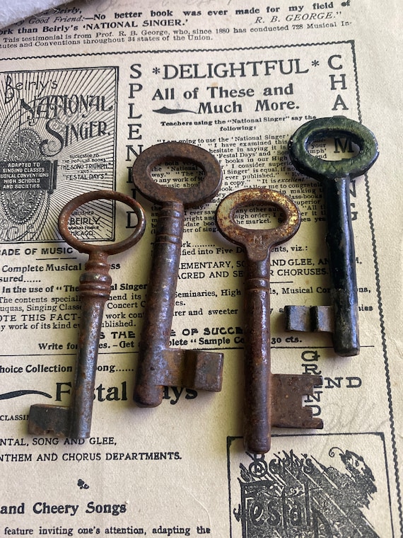 Set of 4 Vintage Metal Keys: European Rustic Decor