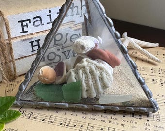 Pisapapeles de cristal triangular biselado con forma de pirámide, estilo vintage, para exhibición en la playa, contenedor de conchas, regalo de boda rústico, 5 pulgadas de alto.