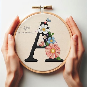 Letra personalizada Un patrón de punto de cruz diseño de bordado floral letra moderna divertida cruz xstitch flores hechas a mano decoración de la pared del bebé