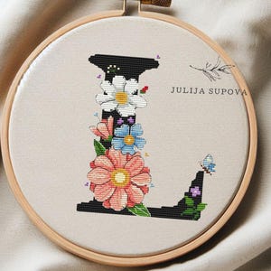 Patrón de punto de cruz con letra L personalizada, diseño de bordado floral, letra moderna, divertida puntada de cruz, flores, decoración de pared para bebé hecha a mano