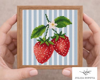 イチゴのクロスステッチパターン、フルーツの刺繍デザイン、かわいい家