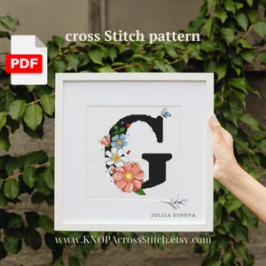 Letra G personalizada padrão de ponto cruz design de bordado floral moderno letra engraçada ponto cruz flores artesanais decoração de parede para bebê