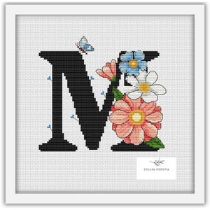 Patrón de punto de cruz con letra M personalizada, diseño de bordado floral, letra moderna, divertida puntada en cruz, flores, decoración de pared para bebé hecha a mano