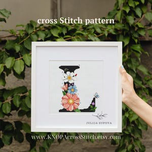Letra personalizada L patrón de punto de cruz diseño de bordado floral letra moderna divertida cruz xstitch flores hechas a mano decoración de la pared del bebé