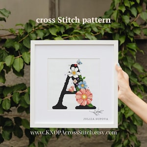 Letra personalizada Un patrón de punto de cruz diseño de bordado floral letra moderna divertida cruz xstitch flores hechas a mano decoración de la pared del bebé