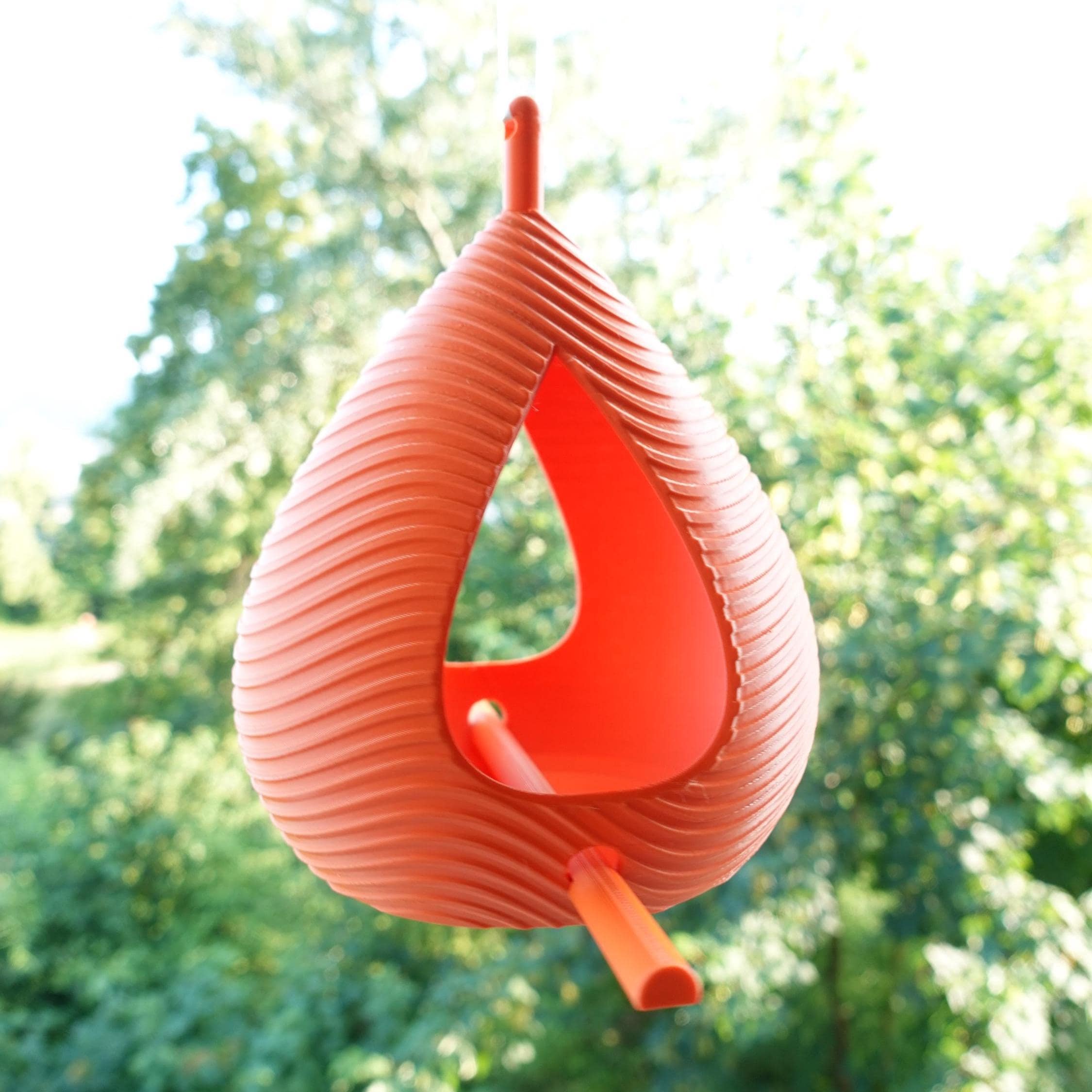 Hängendes Teardrop-Vogelfutterhaus - Buntes Outdoor-Samenfutterhaus mit Sitzstange