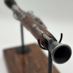 Pistola britannica a pietra focaia non funzionante (epoca dei pirati fino all'inizio del XIX secolo)