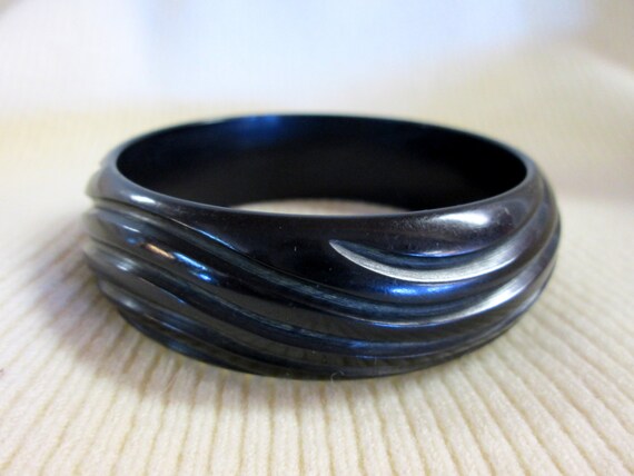 Vintage 30s Bakelite Bracelet Carved Swirl Black B