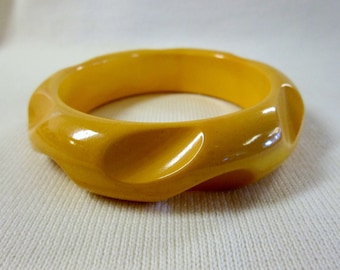Vintage 30s Bakelite Bracelet Carved Yellow Bangle TESTED