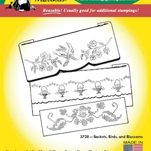 Puede incluir: Hoja de transferencia termoadhesiva con un diseño de cestas, pájaros y flores. La hoja está etiquetada como "3728 - Cestas, Pájaros y Flores" y "Hecho en EE. UU.". La hoja es reutilizable y se puede usar para bordar, pintar telas, acolchar y mucho más.